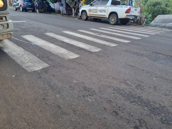 Duas mulheres são atropeladas por motocicleta ao atravessarem faixa de pedestres em Três de Maio