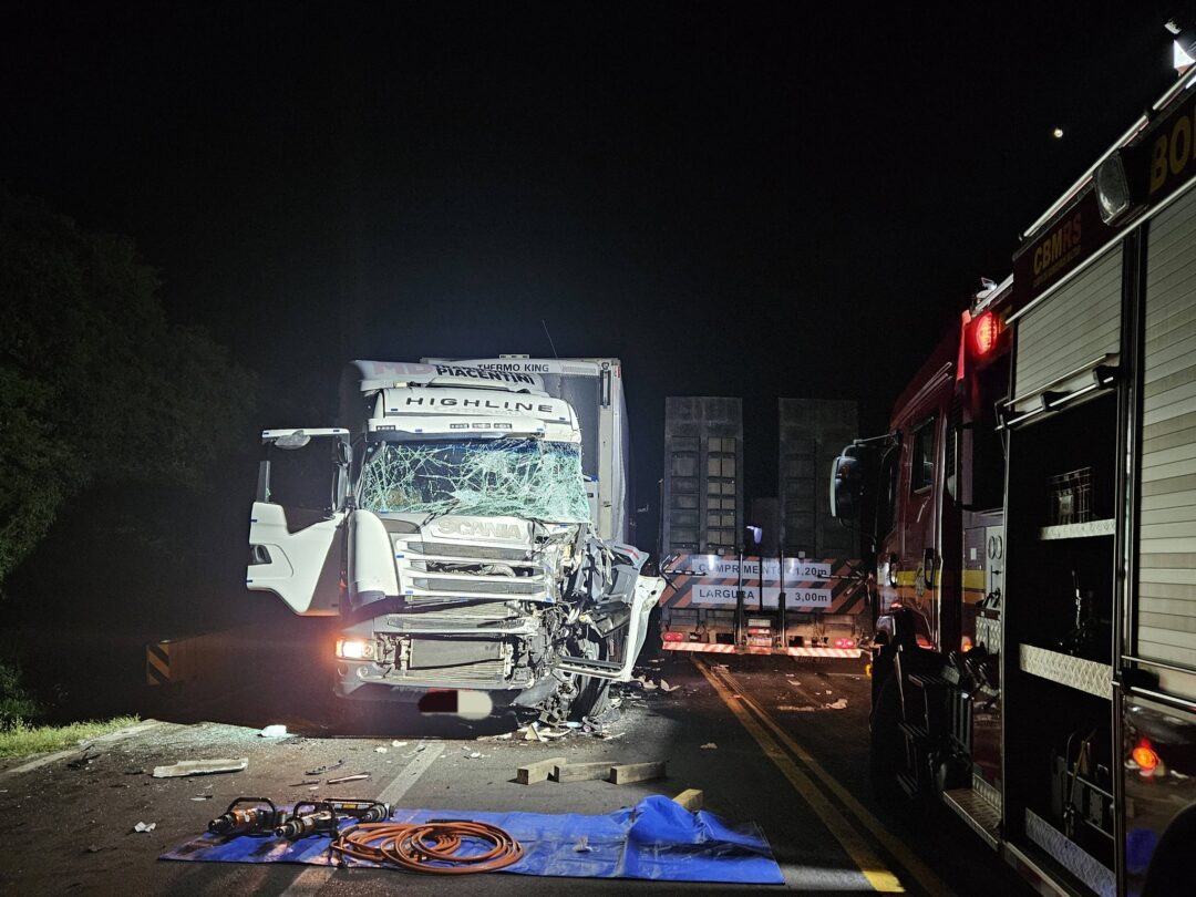 ACIDENTE COM SETE VEÍCULOS DEIXA TRÊS FERIDOS NA BR-386, EM SOLEDADE