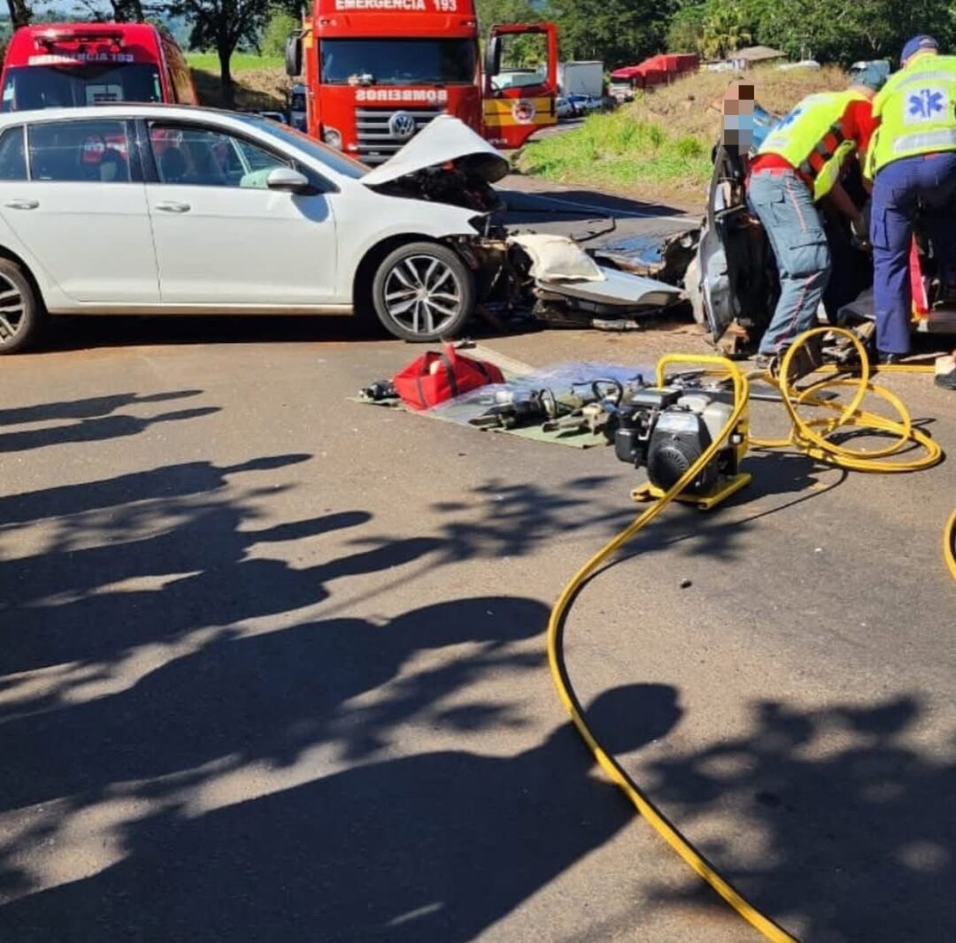 Colisão frontal deixa dois feridos na SC-163, em Itapiranga