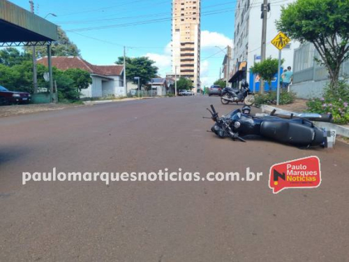 Colisão entre duas motos deixa feridos no centro de Três de Maio