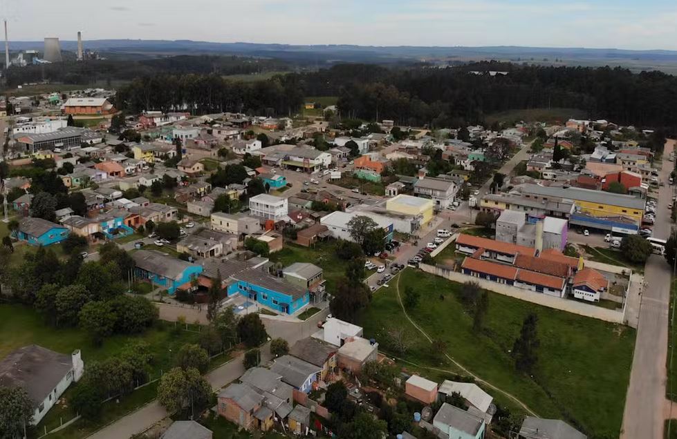 Adolescente de 14 anos que matou pai a facadas se entrega à polícia no RS