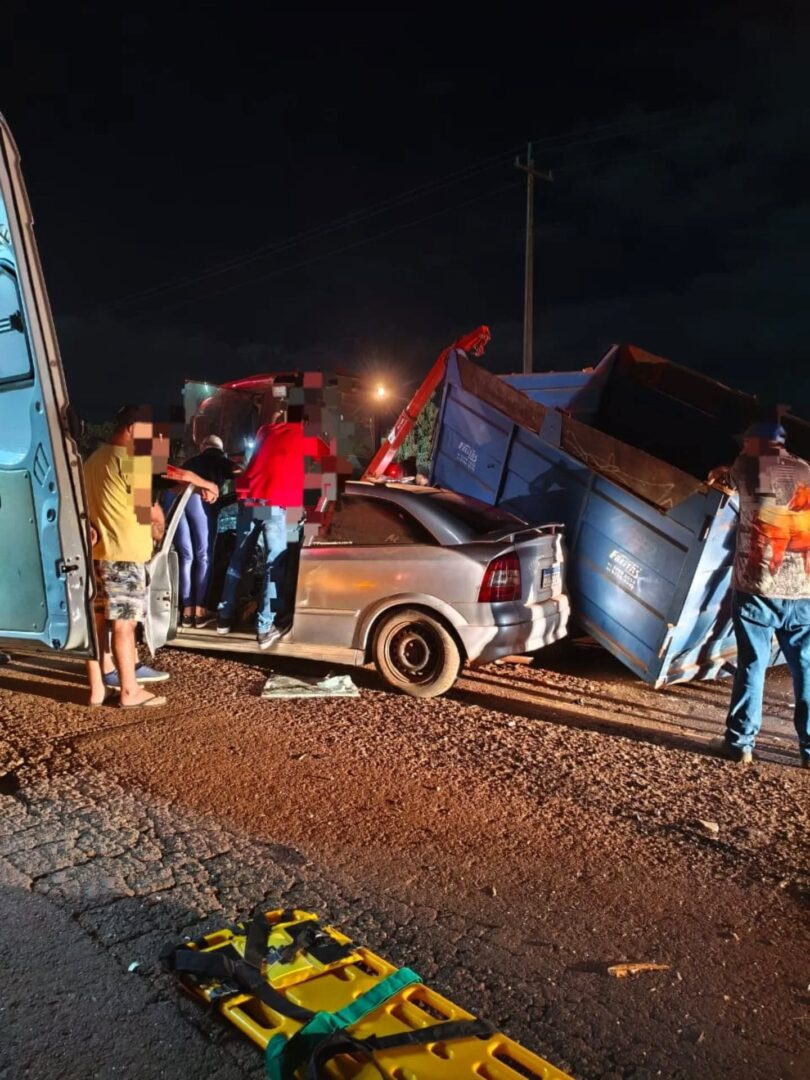 Acidente entre carro e caminhão agrícola deixa pessoa ferida na ERS-317, em Coronel Bicaco