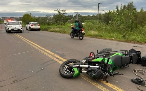 Motociclista fica gravemente ferido após atingir cavalo, em importante avenida de Novo Hamburgo