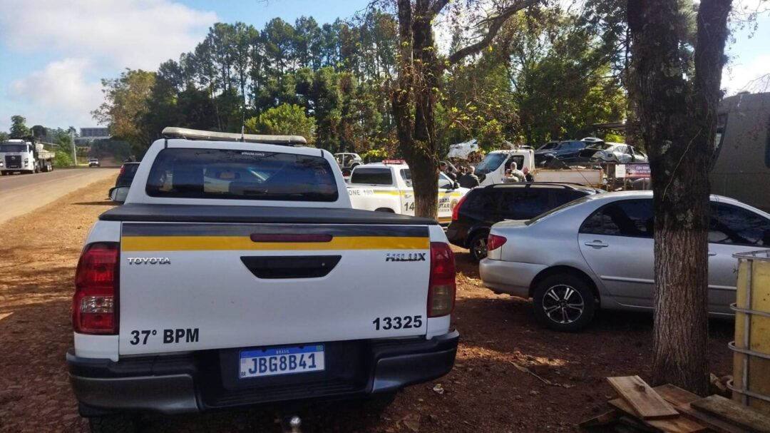 Carros e armas são apreendidos em Seberi durante a Operação Desmanche