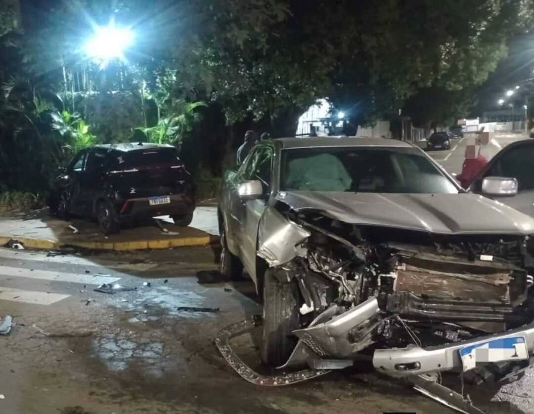 ADOLESCENTE PEGA CAMINHONETE ESCONDIDO E CAUSA ACIDENTE EM PASSO FUNDO