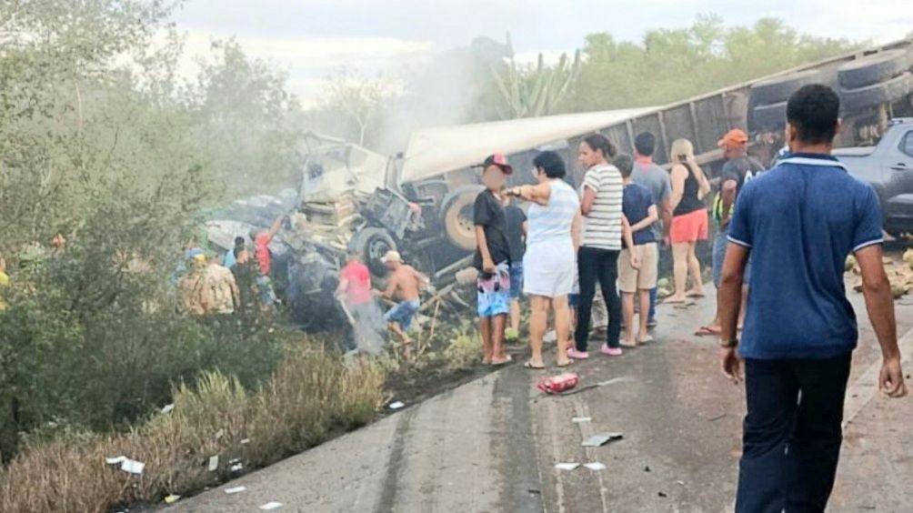 ACIDENTE COM 16 MORTOS NA BAHIA ERAM DA MESMA FAMÍLIA E RETORNAVAM DE FESTA DE ANIVERSÁRIO