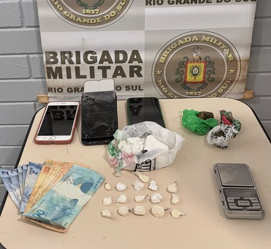 Brigada Militar de Três Passos prende dois homens por tráfico de drogas