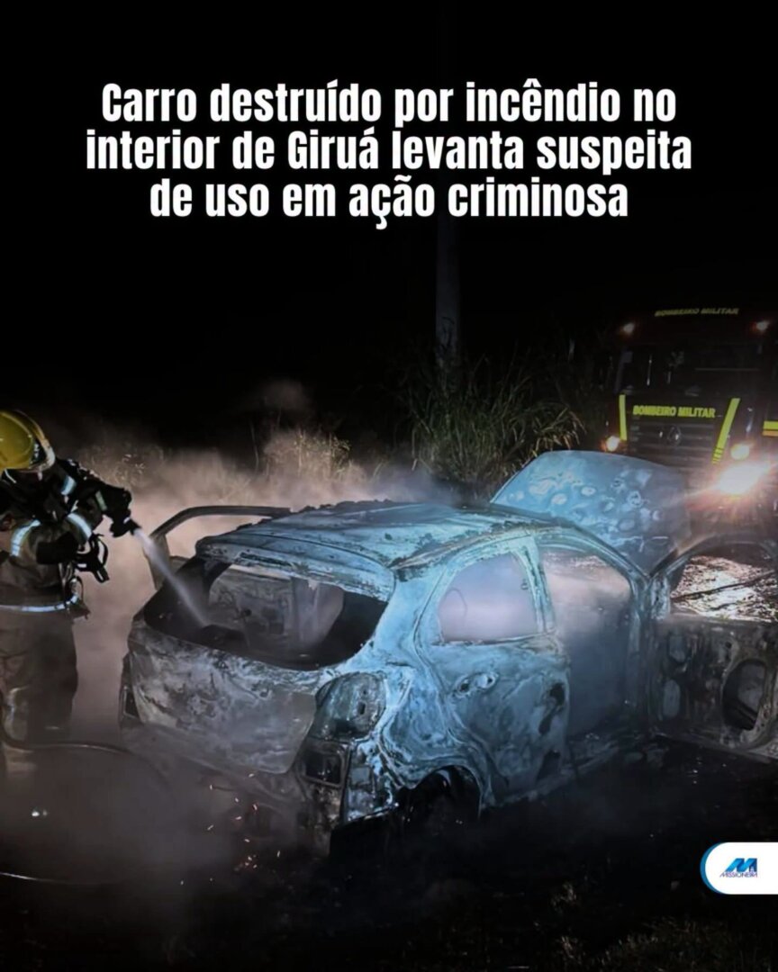 Um veículo foi destruído por um incêndio na noite da última sexta-feira (19), no interior de Giruá