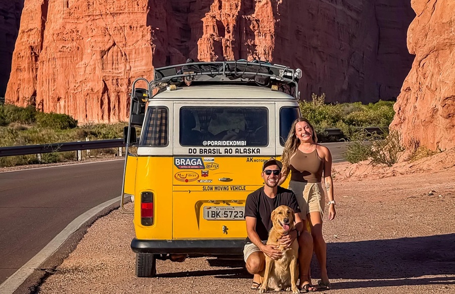 Casal da Região Noroeste do RS que viajou por 22 países vai de Kombi até o Alasca
