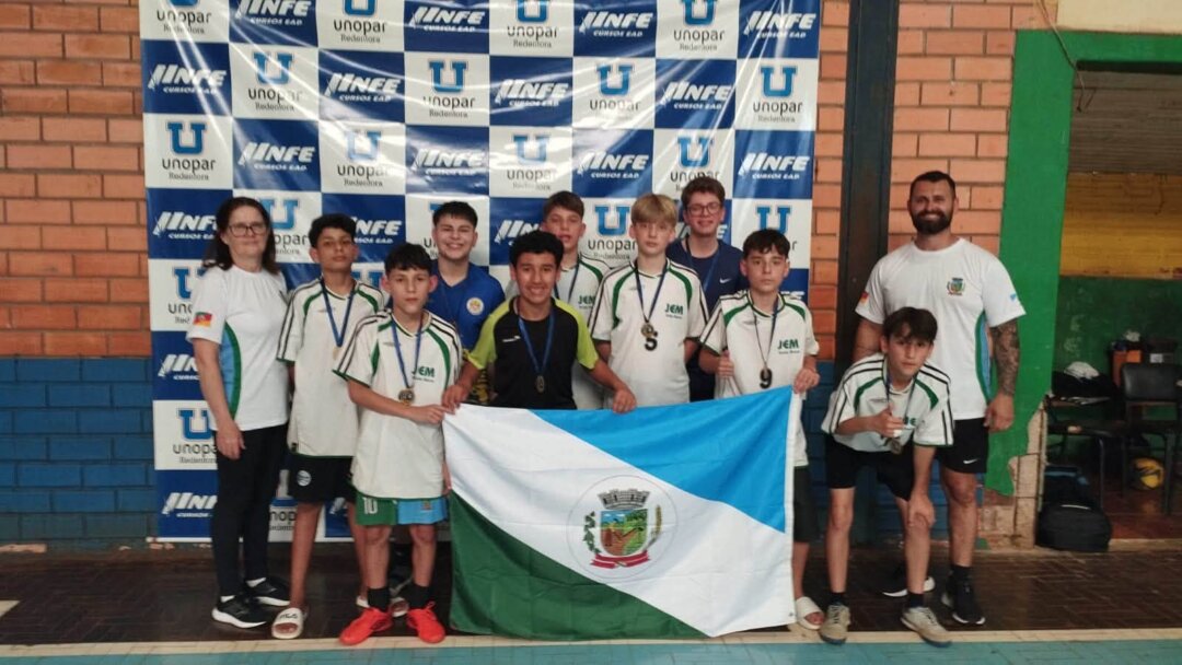 Escolinha de Futsal de Sede Nova participa pela primeira vez de competição fora do município